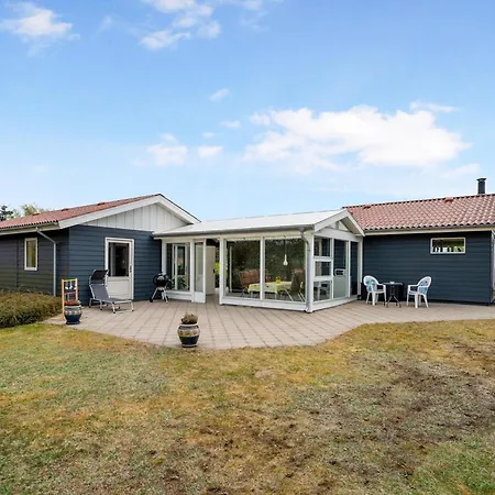 Beautiful In With 2 Bedrooms And Wifi Holiday home *