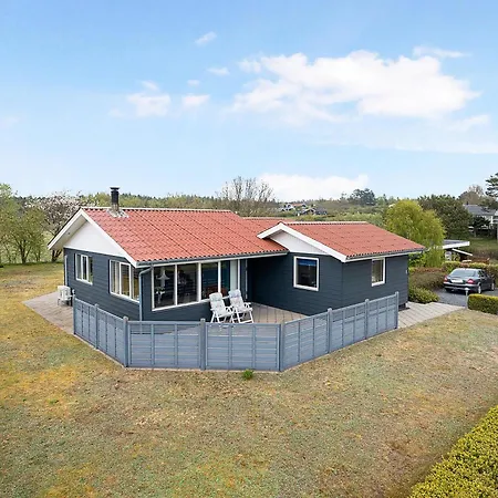 Beautiful In With 2 Bedrooms And Wifi *