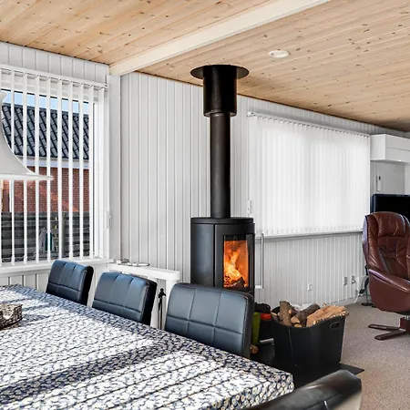 Beautiful In With 2 Bedrooms And Wifi