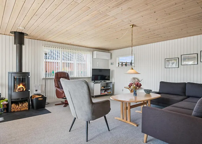 Beautiful In With 2 Bedrooms And Wifi